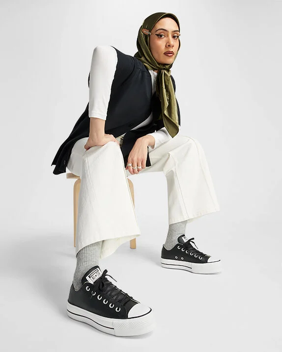 Chuck Taylor All Star Platform Leather Low Top - Image 21